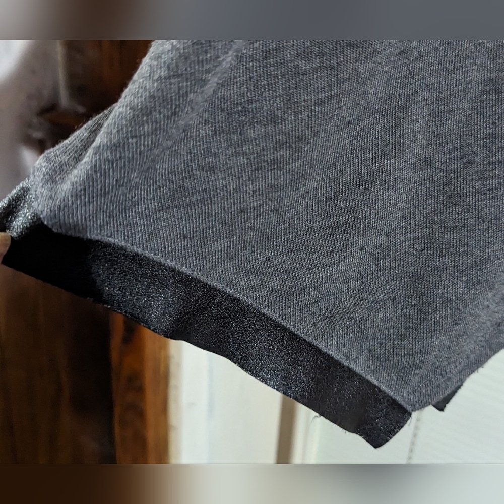 NEW DIRECTIONS WOMAN 1X GRAY W/FAUX LEATHER ON SLEEVES & SIDES PRE-LOVED SM HOLE - Picture 5 of 9